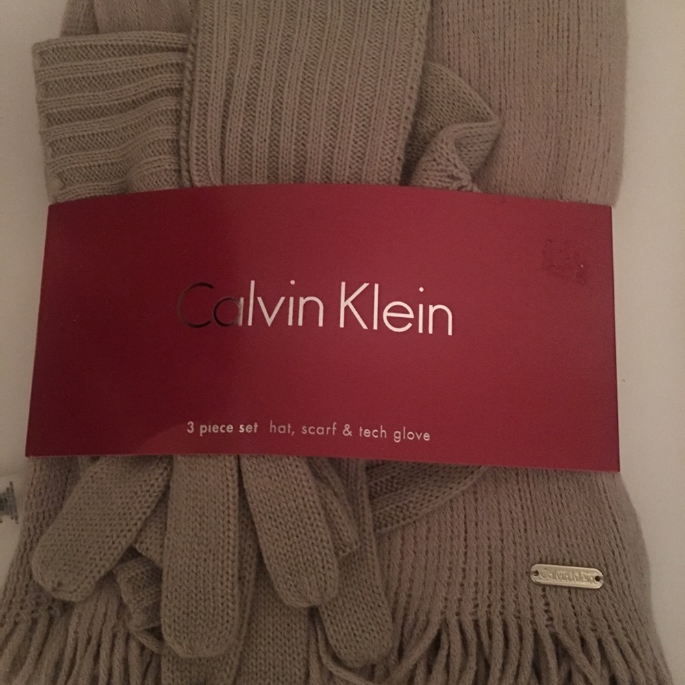 Calvin Klein 3 piece  hat,scarf, and teck gloves